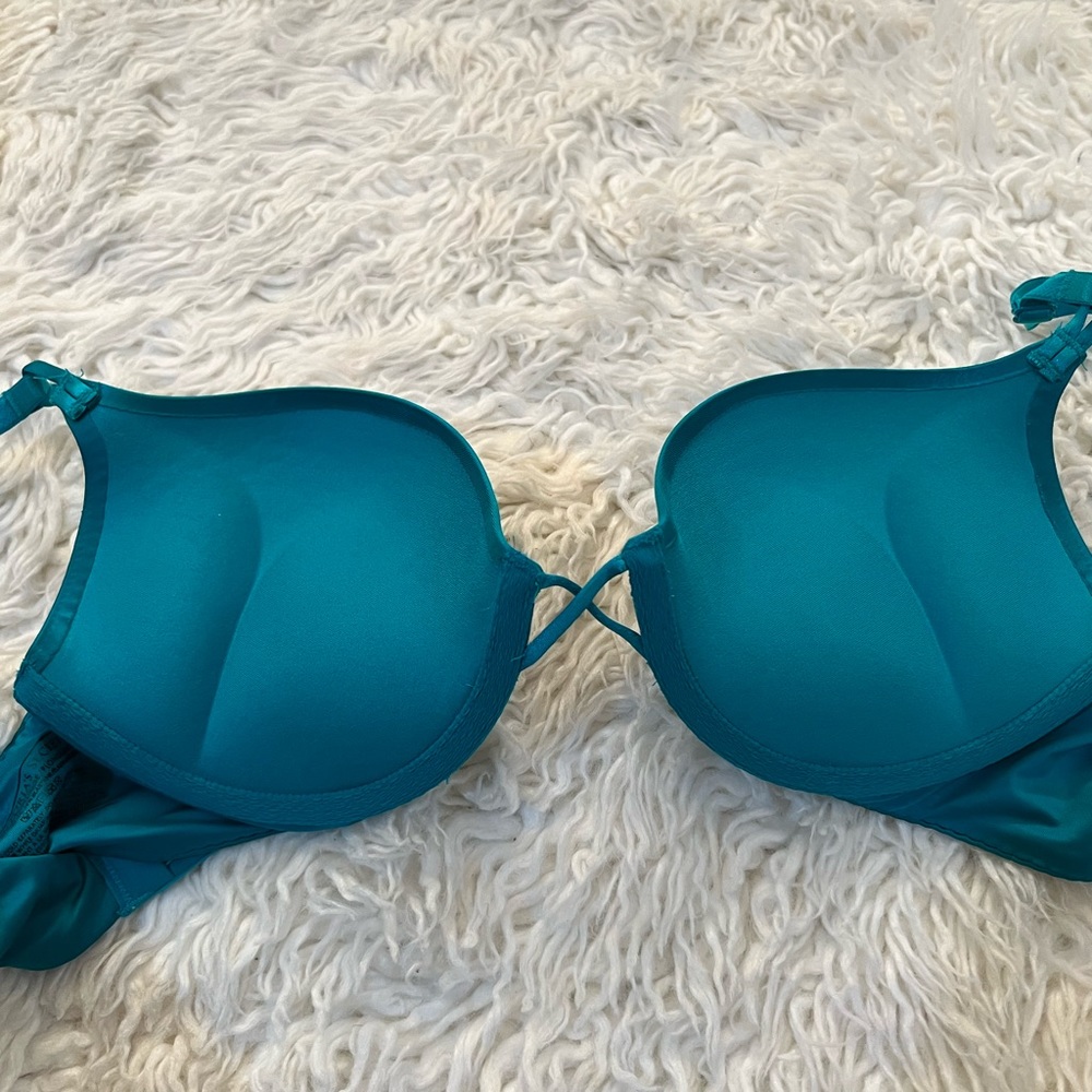 Victoria’s Secret bombshell, push-up bra - Picture 2 of 4